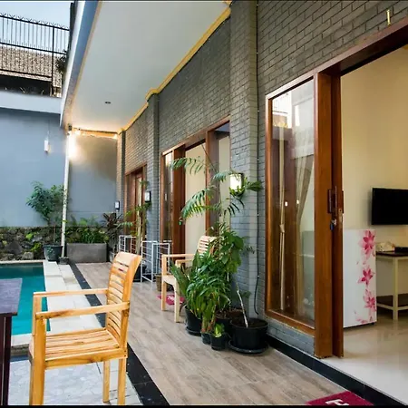 Canggu Ocean House Orange, Shared Pool - By Walk To The Beach!