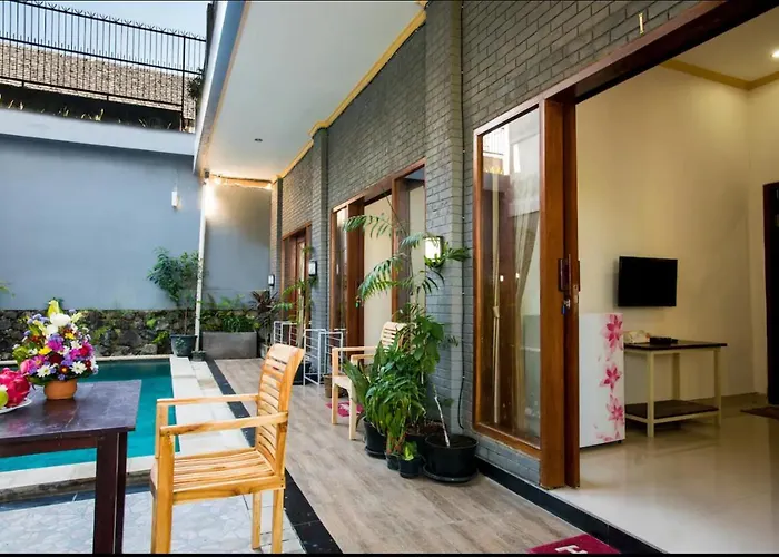 Canggu Ocean House Orange, Shared Pool - By Walk To The Beach! Guest house