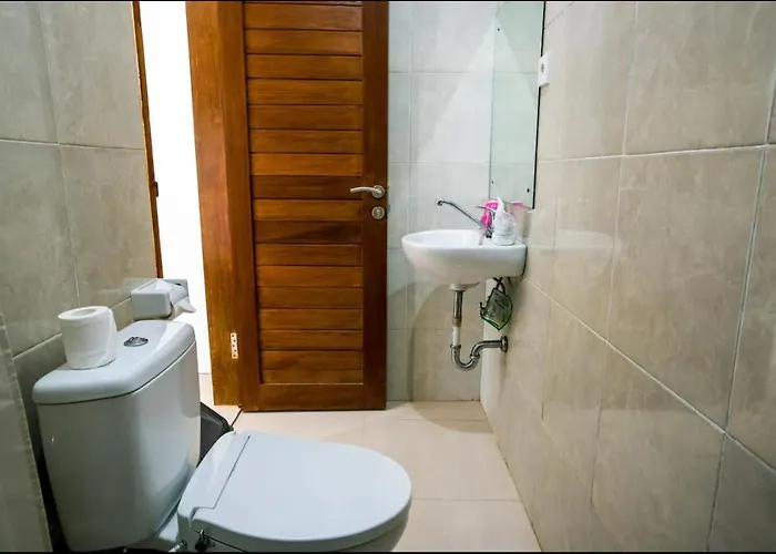 Canggu Ocean House Orange, Shared Pool - By Walk To The Beach! Guest house Canggu (Bali)
