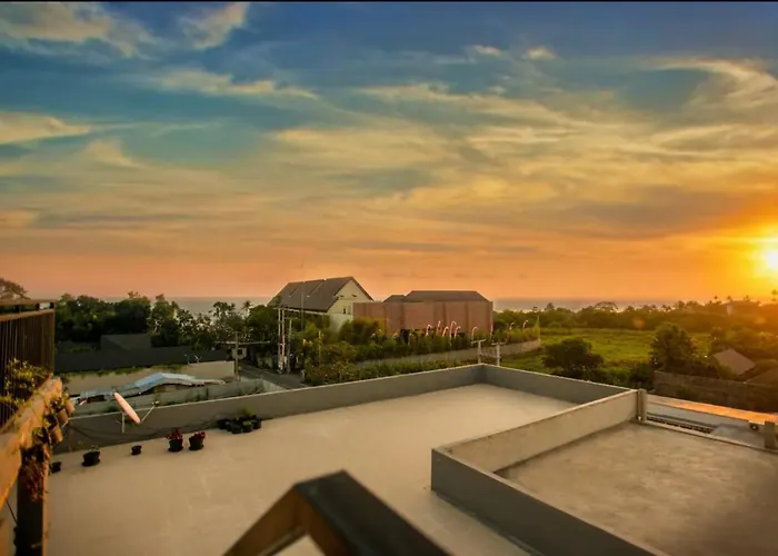 Canggu Ocean House Orange, Shared Pool - By Walk To The Beach! 3*